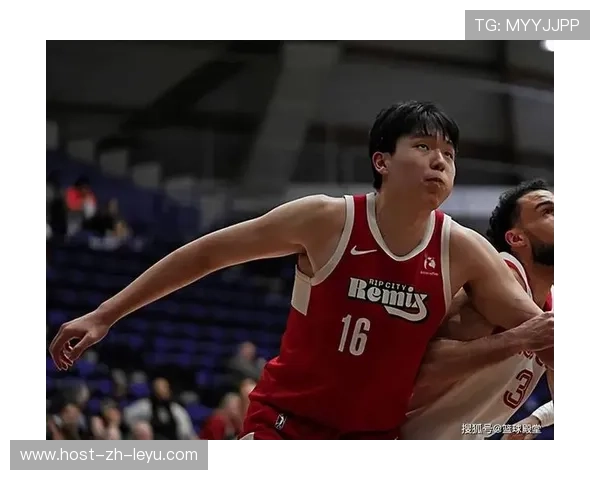 中国球员杨瀚森 2026 NBA 试训纪实：在迈阿密热火队的特训中，他的传球策应获赞。